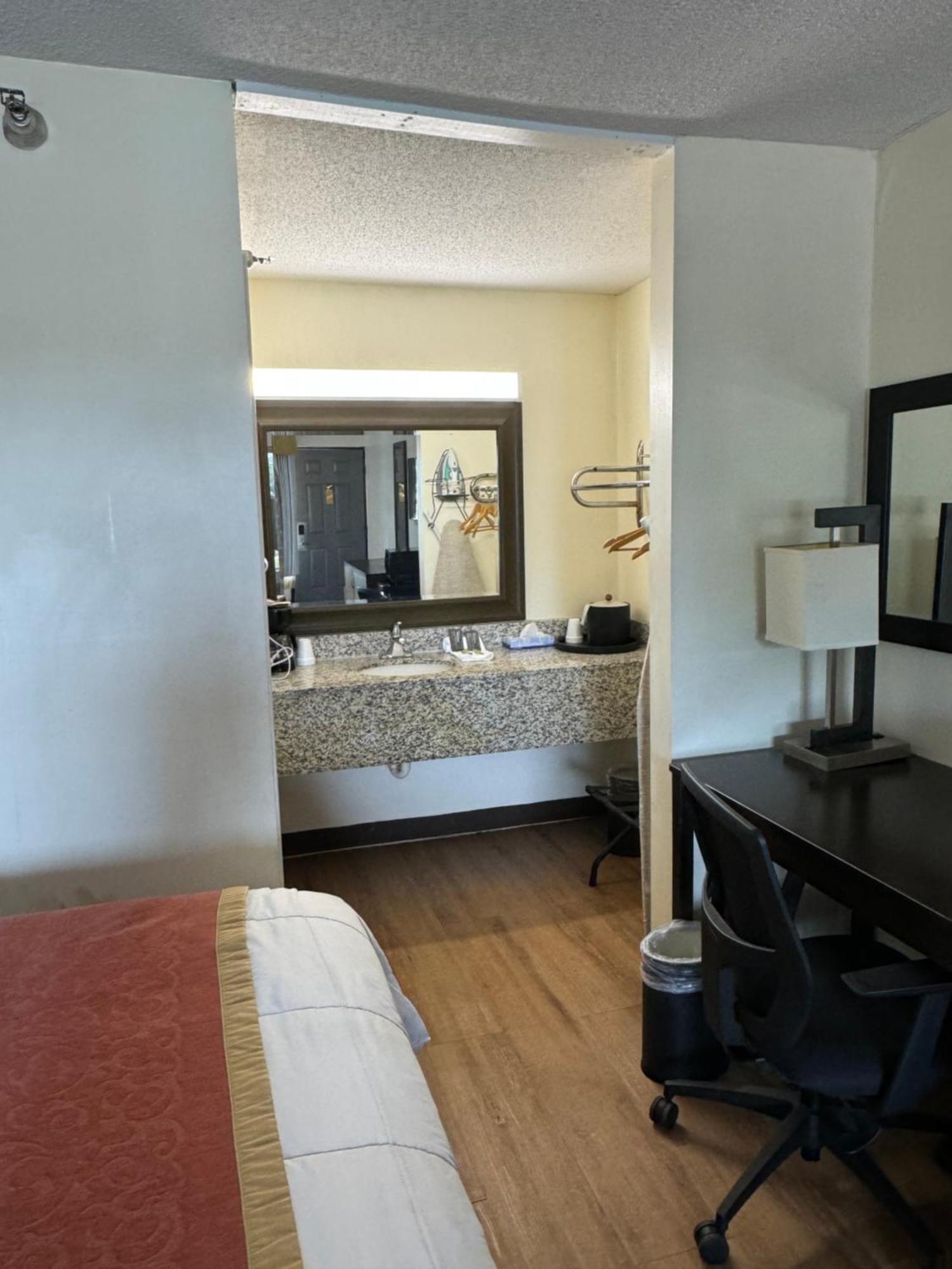 Travel Inn - Lugoff ภายนอก รูปภาพ